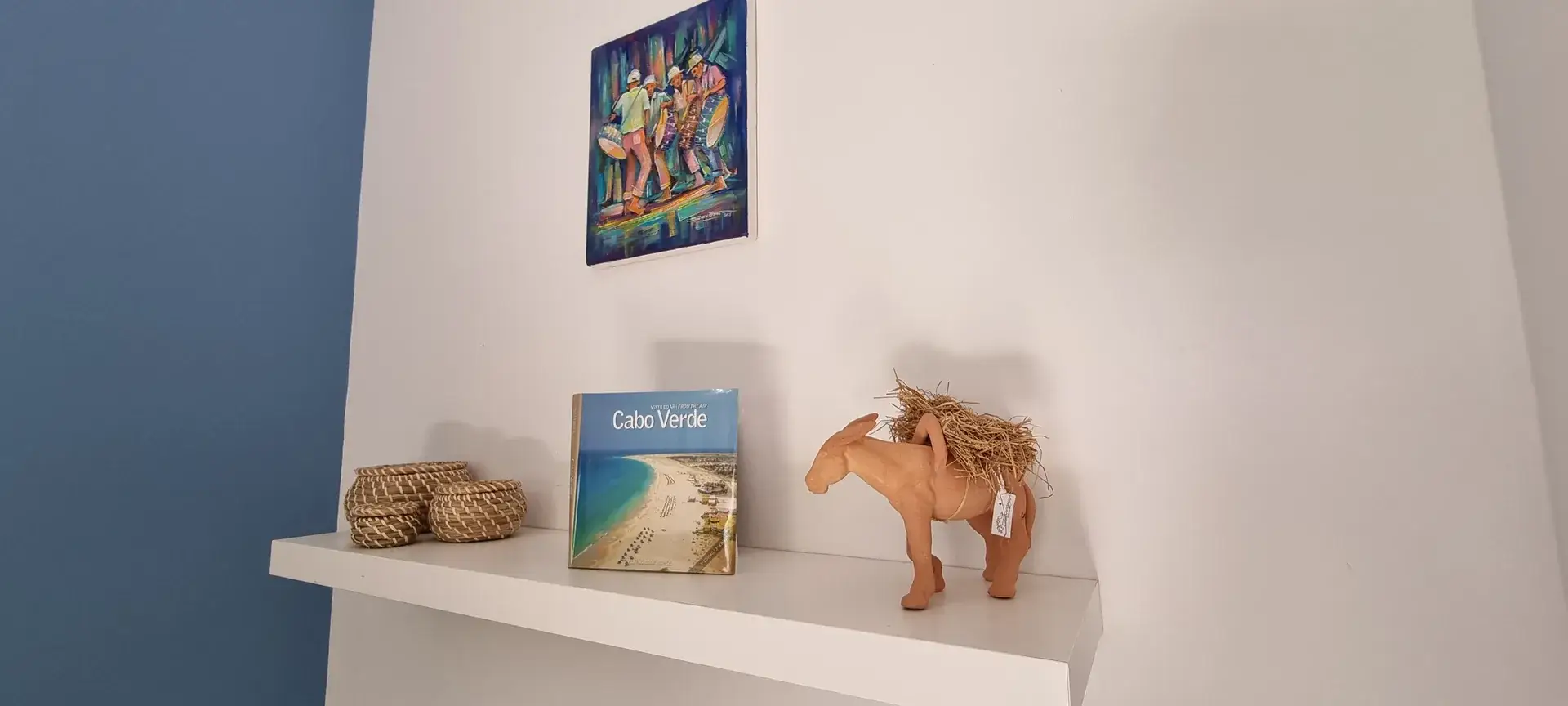 Cape Verdean decorations and local artwork in the Blue Room