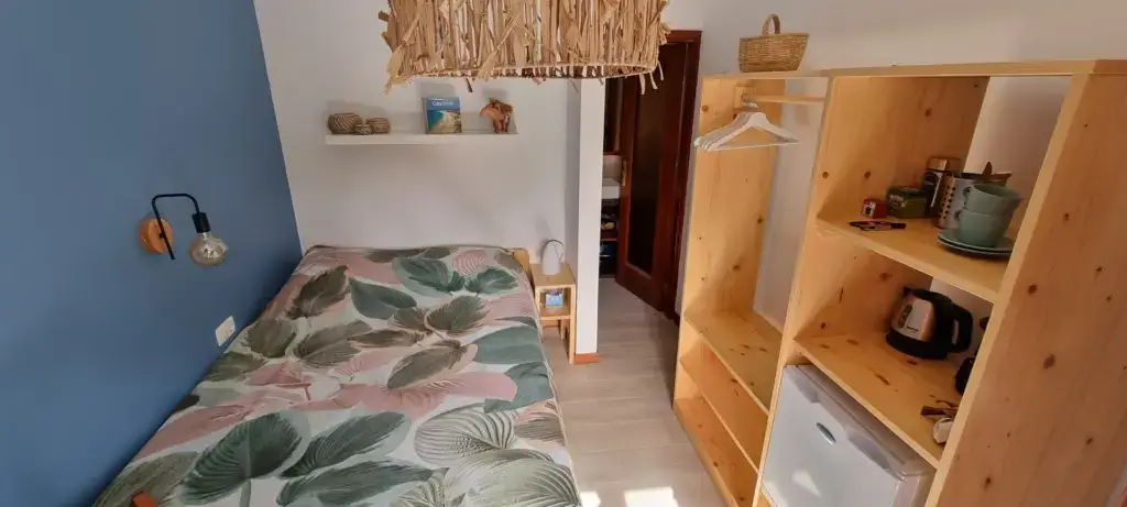 Présentation de la chambre bleue de Kasa Dvizin 1