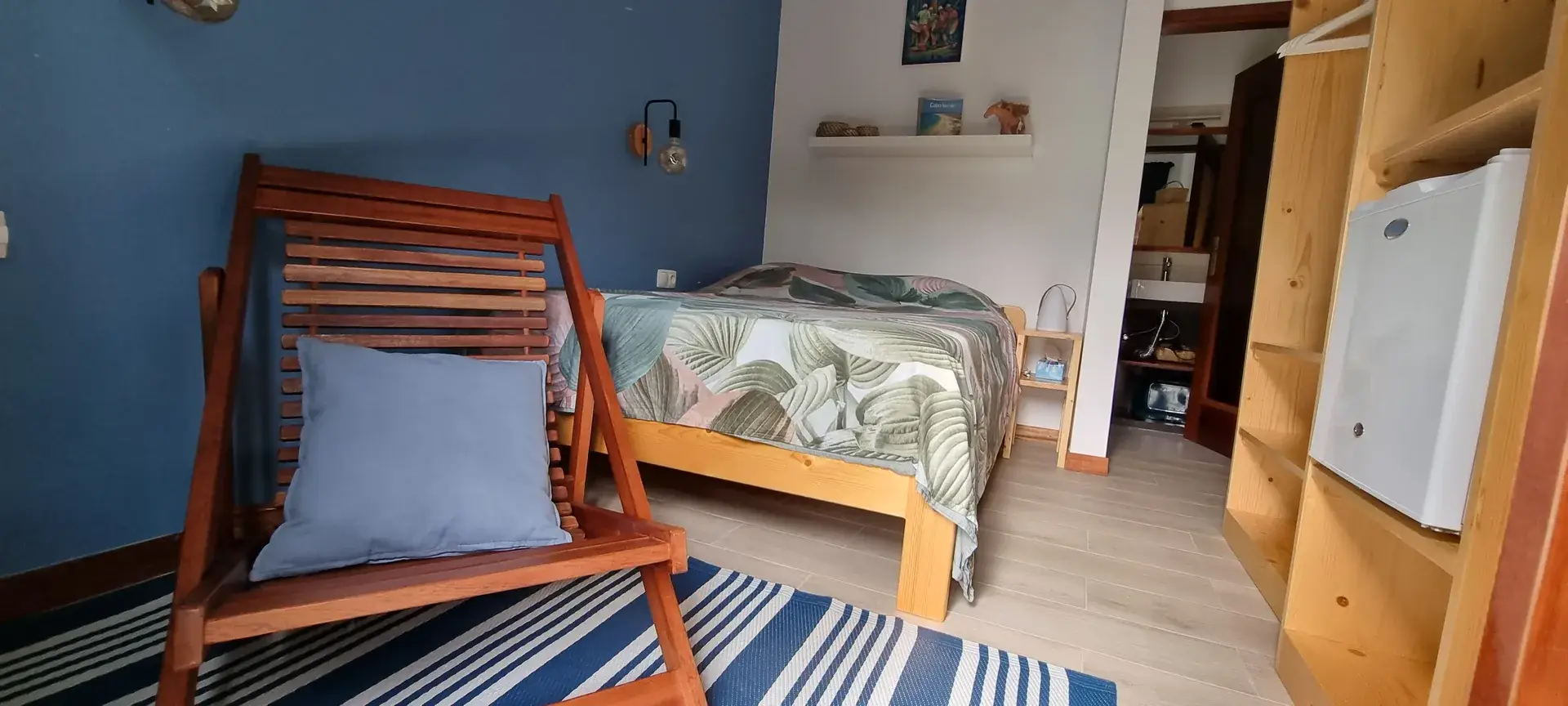 Blue Room at Kasa d'Vizin, a compact ensuite double with a valley view in Eito, Santo Antão.