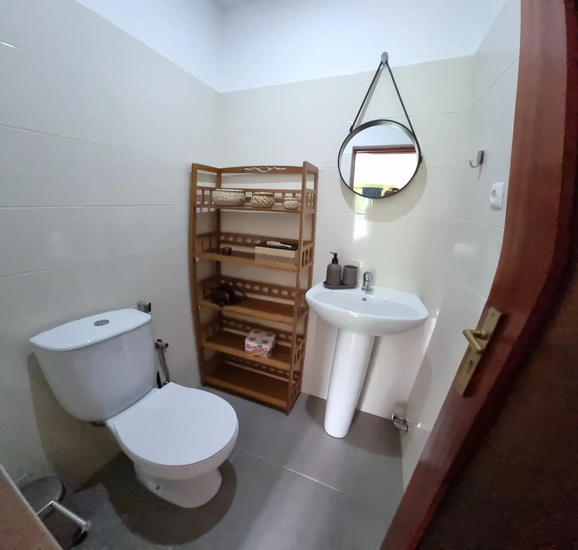 Private Green Room bathroom with toilet and washbasin