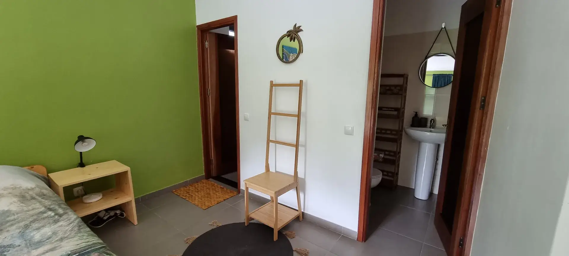 Green Room bedroom with access to the private bathroom