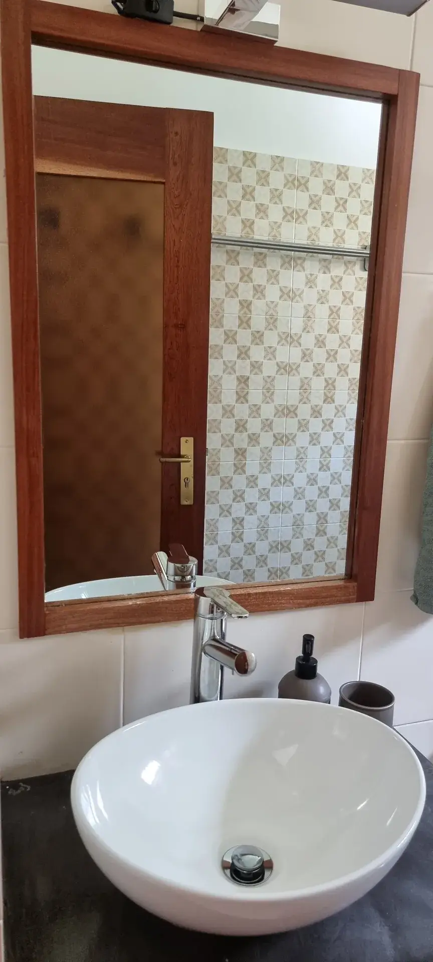Washbasin and large mirror in the Orange Room bathroom